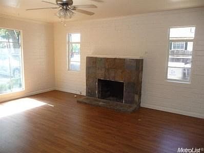 1st image of 419 N 2nd Ave