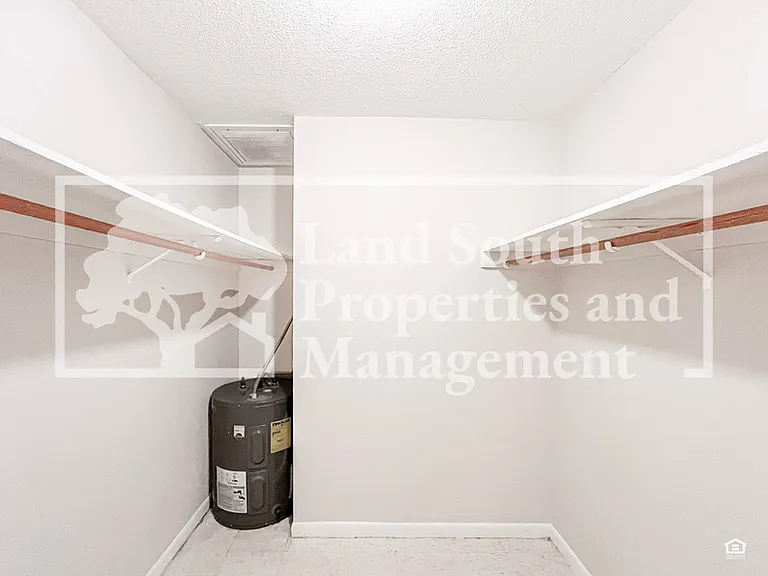 725 E Lime St #D — Photo 12