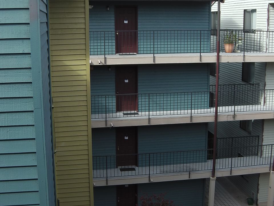 1st image of 13410 Greenwood Ave N APT 406