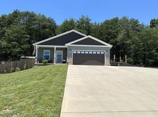 359 Garden Ln, Dandridge, TN 37725