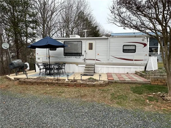 156 Grand View Dr, New London, NC 28127