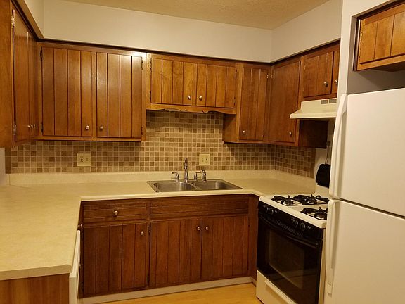 5th image of 4766 Moreland Dr W