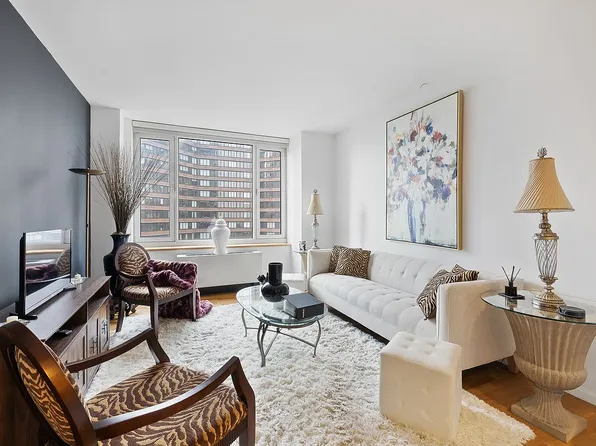 635 W 42nd St APT 19L, New York, NY 10036