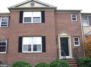 9435 Park Hunt Ct, Springfield, VA 22153