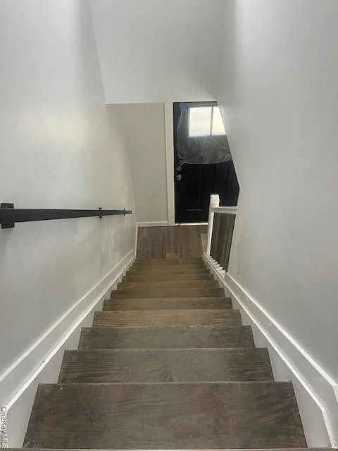4 bed, 2.5 bath, 1800 sqft, $4,200 — Photo 3
