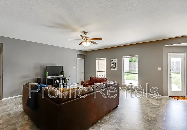 5102 Screaming Eagle Cir — Photo 6