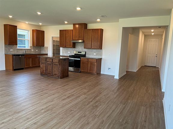 5th image of 2504 Wesley Ave
