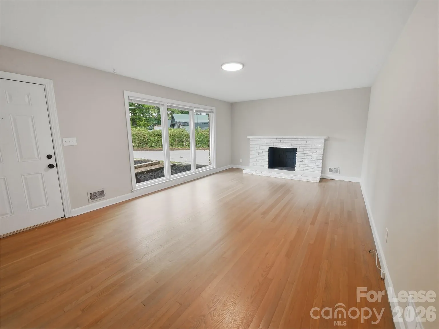 3 bed, 1.5 bath, 1463 sqft, $1,750 — Photo 3