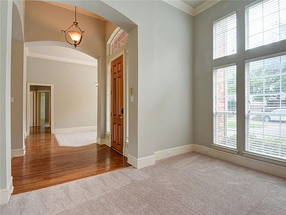4th image of 2802 Mayfair Ln