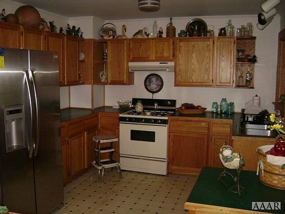 3rd image of 903 Winwood Dr