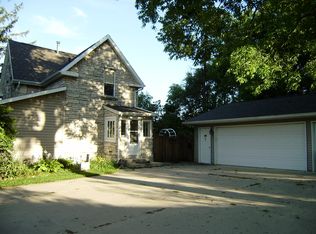 1470 Oakcrest Dr, Waterloo, IA 50701