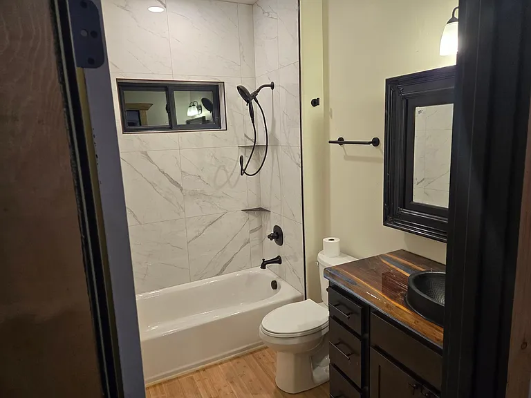 Main Bathroom.