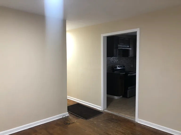 1807 Courtney Ave — Photo 5