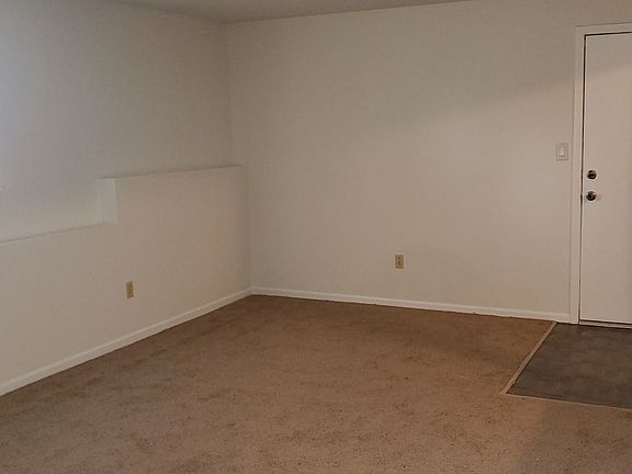 3rd image of 505 Columbia Dr APT L
