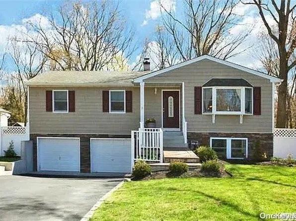 17 Sheppard Lane, Smithtown, NY 11787