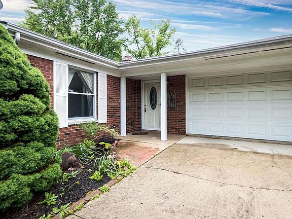 3rd image of 1710 Capri Ln