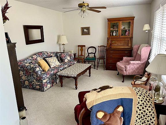 3rd image of 511 Bloomfield Dr