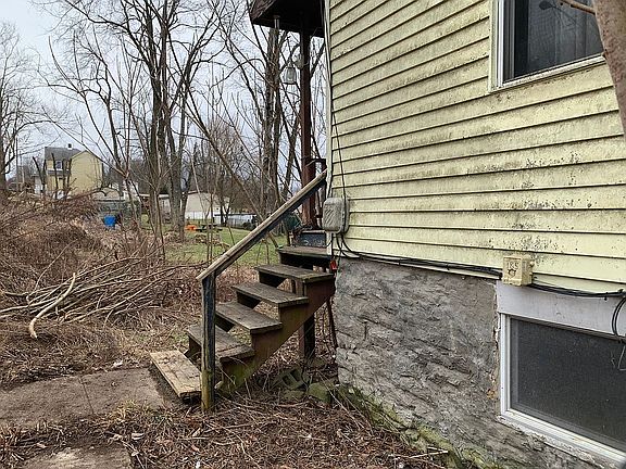 5th image of 1647 Iselin Rd