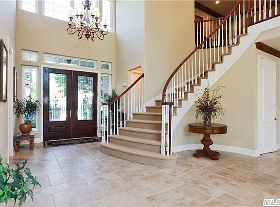 3rd image of 15 Hamlet Woods Dr