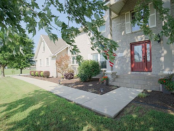 2nd image of 19647 Tonganoxie Dr