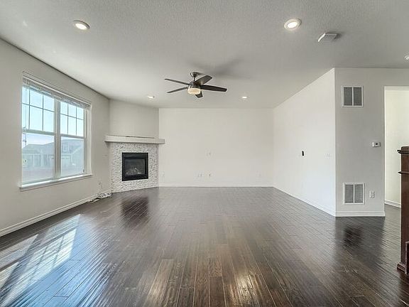 5th image of 16322 Josephine Pl