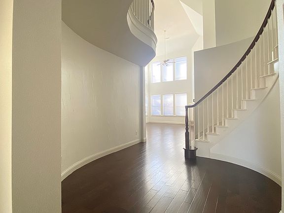 Entry facing to Family Room