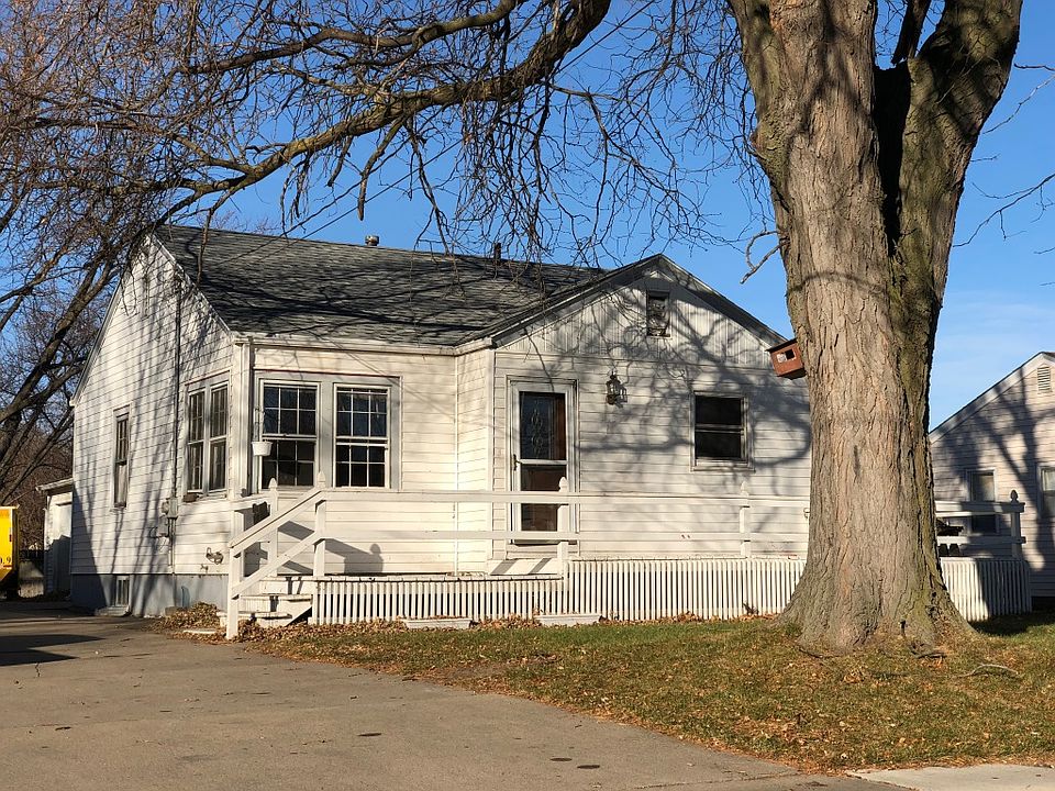 2nd image of 2423 Isabella St