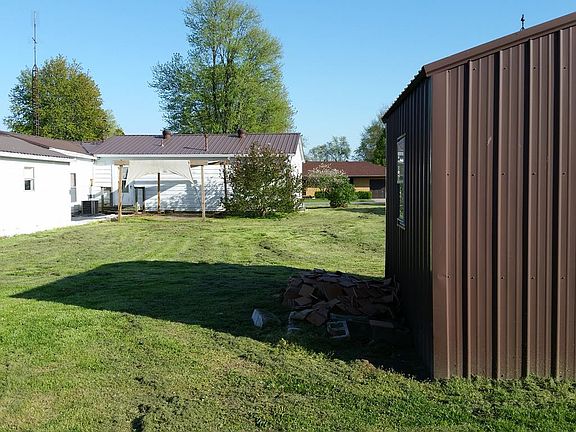 2nd image of 250 Homer Young St