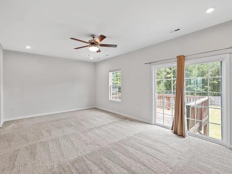 214 Tamworth Crk — Photo 17