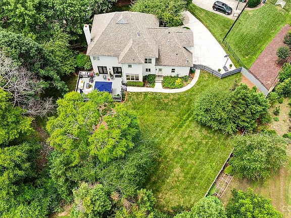2nd image of 2407 Queensland Dr