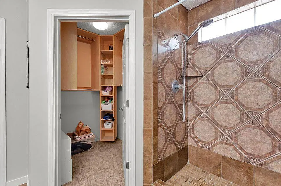 1120 Ivey Terrace — Photo 4