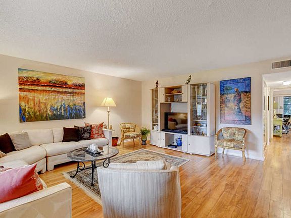 5th image of 15109 Ashland Ter Unit 322