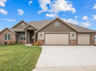 765 N Fox Hill Cir, Nixa, MO 65714