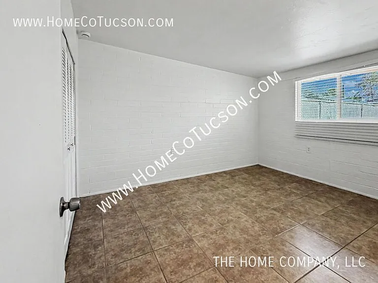 1430 E Iowa Dr — Photo 14