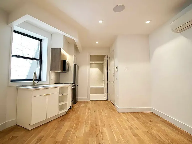223 E 96th St #1D — Photo 1