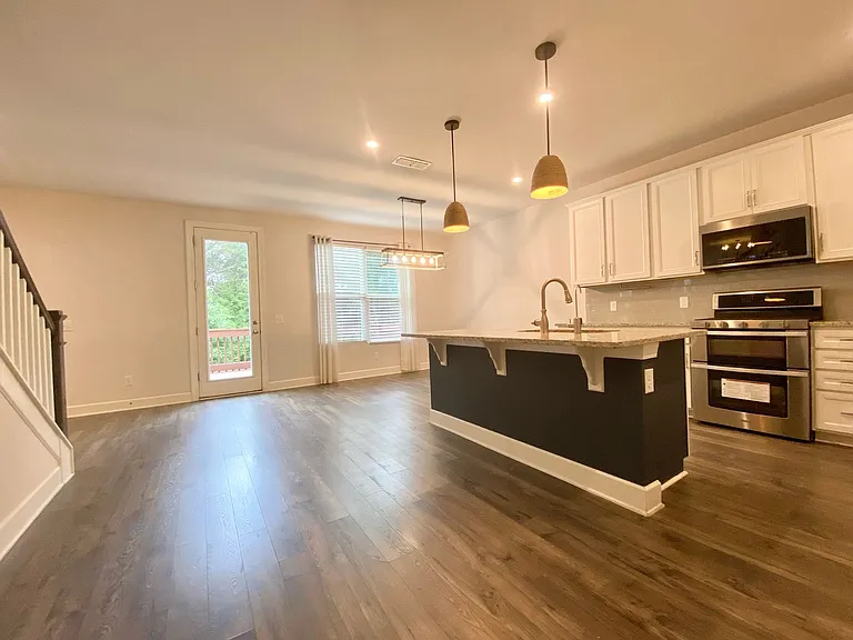 502 Doxford Dr — Photo 3