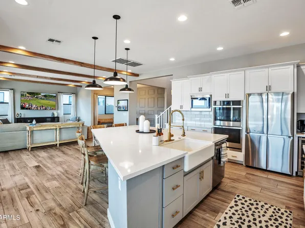 826 E BUIST Avenue, Phoenix, AZ 85042