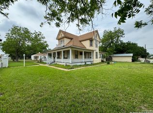 519 E San Marcos St, Pearsall, TX 78061