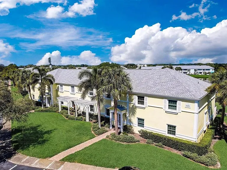 121 Seahorse Dr SE #C — Photo 2