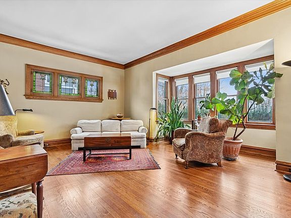 4th image of 637 N Grove Ave