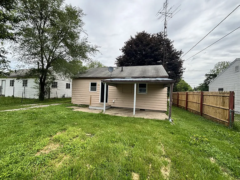 2321 Harmont Ave NE — Photo 2
