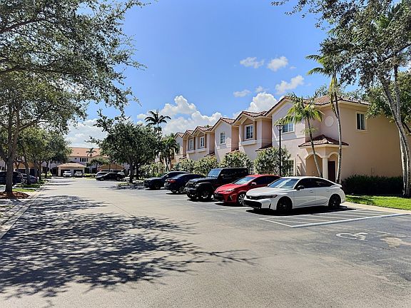 4th image of 8833 S Isles Cir #8833