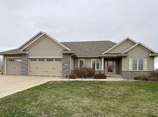 5218 Windmill Ct SW, Cedar Rapids, IA 52404
