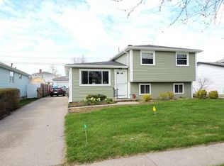 108 Autumnwood Dr, Cheektowaga, NY 14227