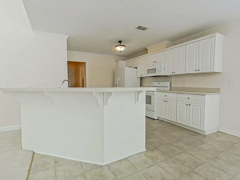 615 Ventana Dr — Photo 4