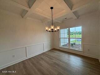 5th image of 306 Eastwood Drive