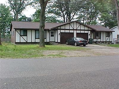 1st image of 1915 Manor Dr
