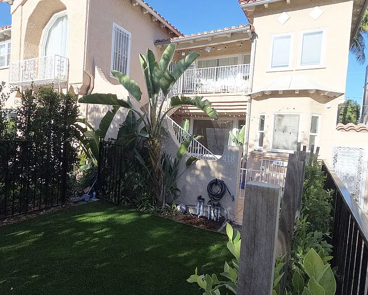 418 S Roxbury Dr — Photo 1