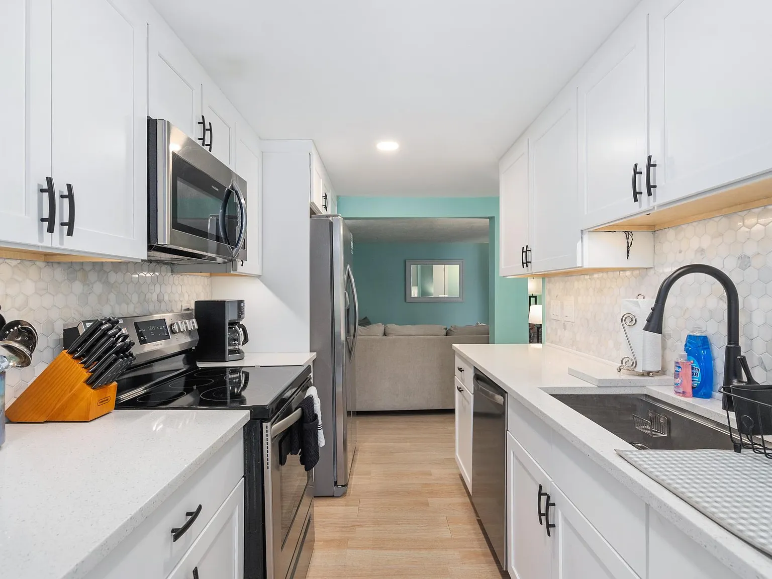 3 bed, 1050 sqft, $2,750 — Photo 2