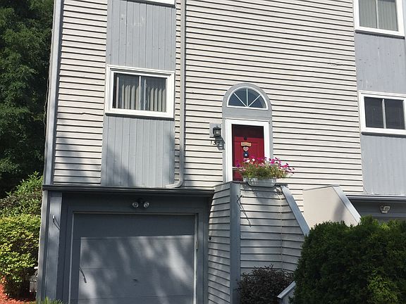 3rd image of 137 Iron Oak Cir